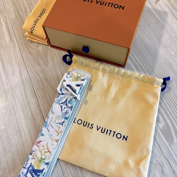 New Louis Vuitton belt size 90/36 or 34” us. - Picture 2 of 4
